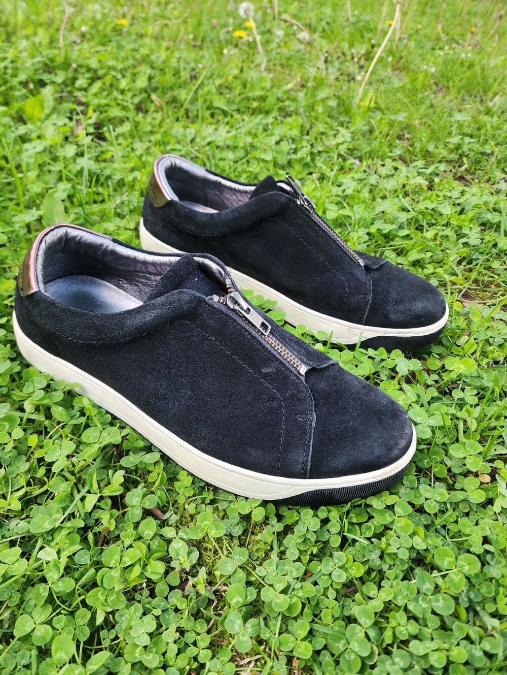 Size 8.5 - Johnston & Murphy Men's Black Suede Zip-Top Casual Sneakers